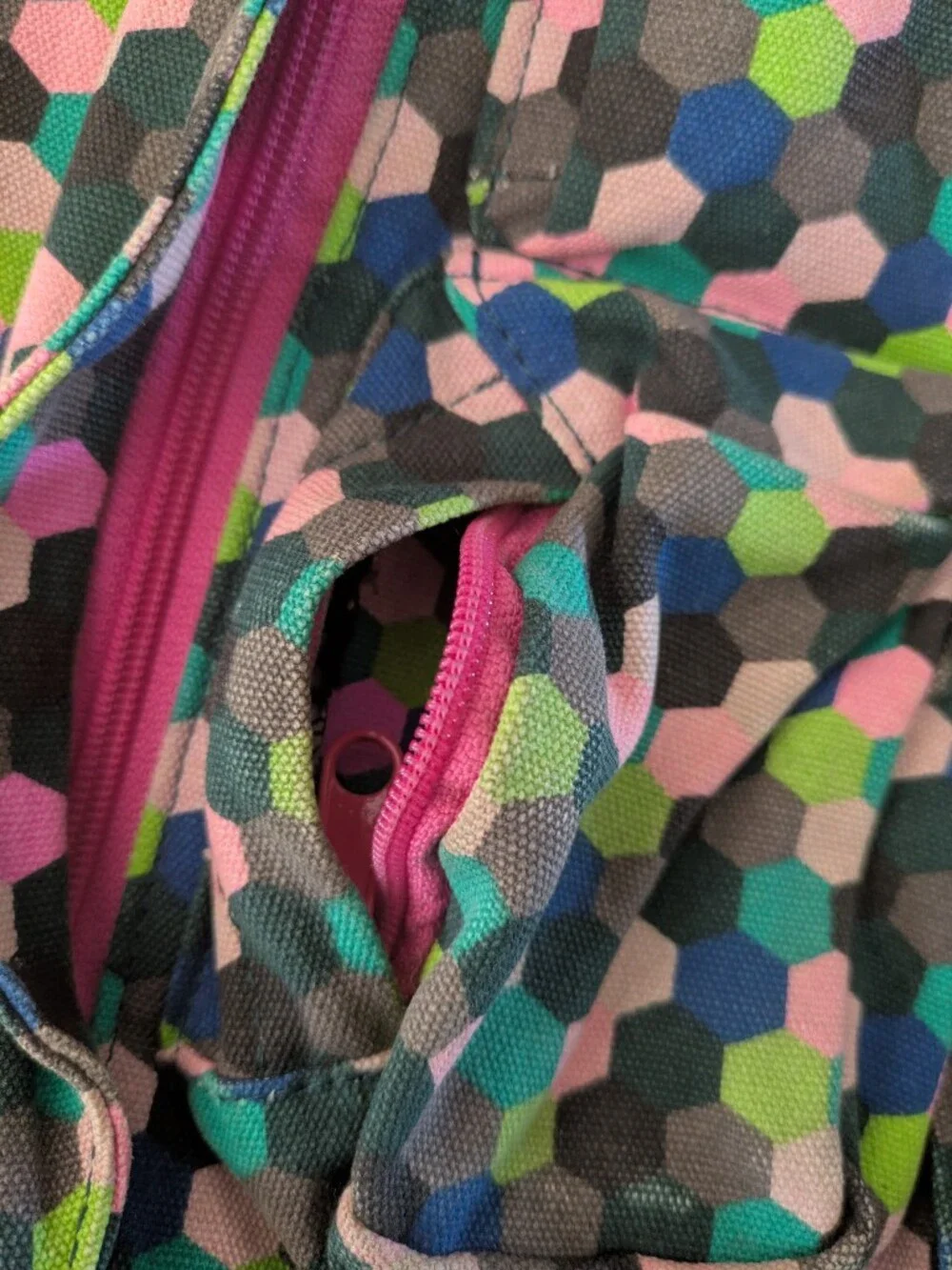 Kavu Geometric Octagon Pattern Canvas Rope Bag